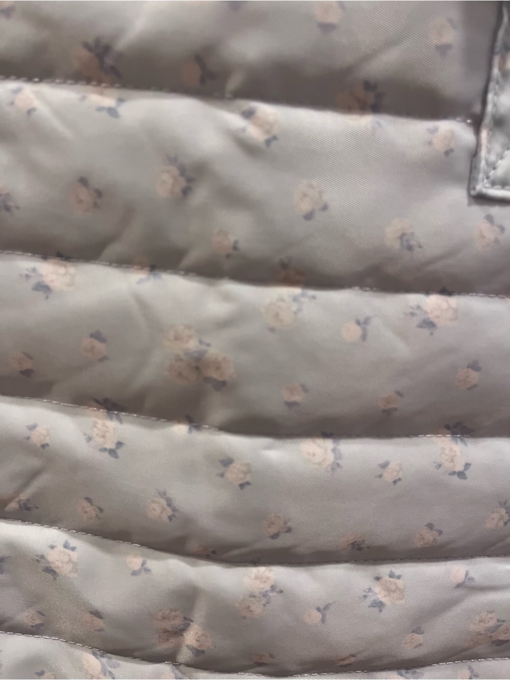 LoveShackFancy x Target - Yoobi
Everblooming Rosettes Ditsy Quilted Tote
Bag - Picture 8 of 11
